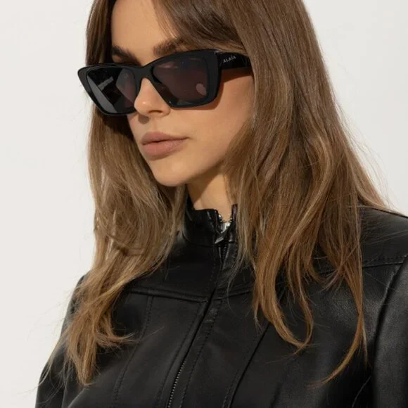 ?️ New Azzedine Alaïa AA0070S 001 Sunglasses - Black Frame, Grey Lenses Azzedine Alaïa AA0070S Sunglasses 001 Shiny Black - eye-oo.com main image 3